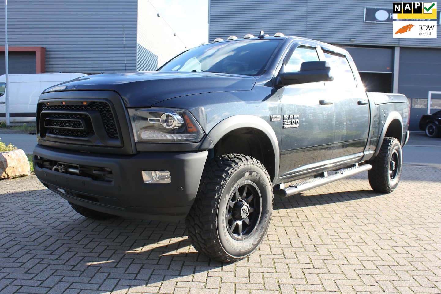 Dodge Ram 2500 - 6.4 V8 Power Wagon 4x4 Crew Cab LPG B of C rijbewijs - AutoWereld.nl