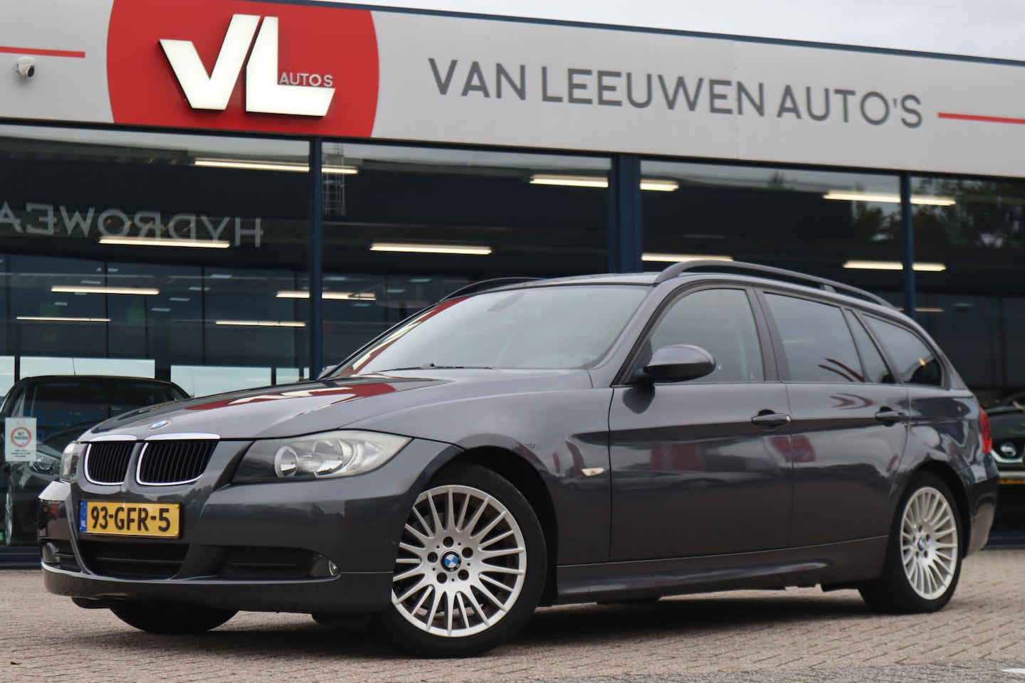 BMW 3-serie Touring - 318i Business Line | Zo Mee | Navigatie | APK 02-02-2025 | - AutoWereld.nl