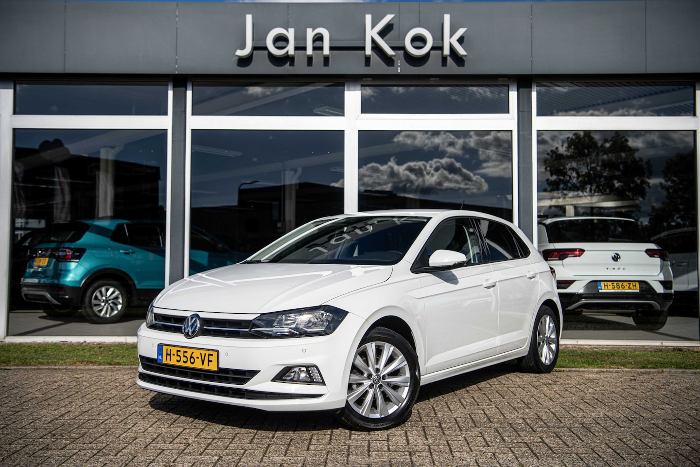 Volkswagen Polo - 1.0 TSi 95 pk Highline | Navigatie | Parkeersensoren | App connect - AutoWereld.nl