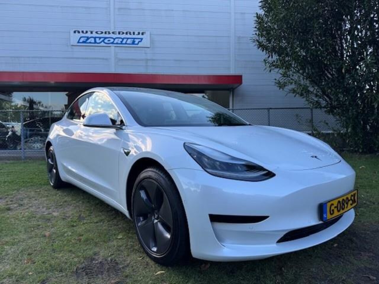 Tesla Model 3 - STANDARD RANGE PLUS 60KWH/400KM/PANO LEER/FABRIEKSGARANTIE - AutoWereld.nl