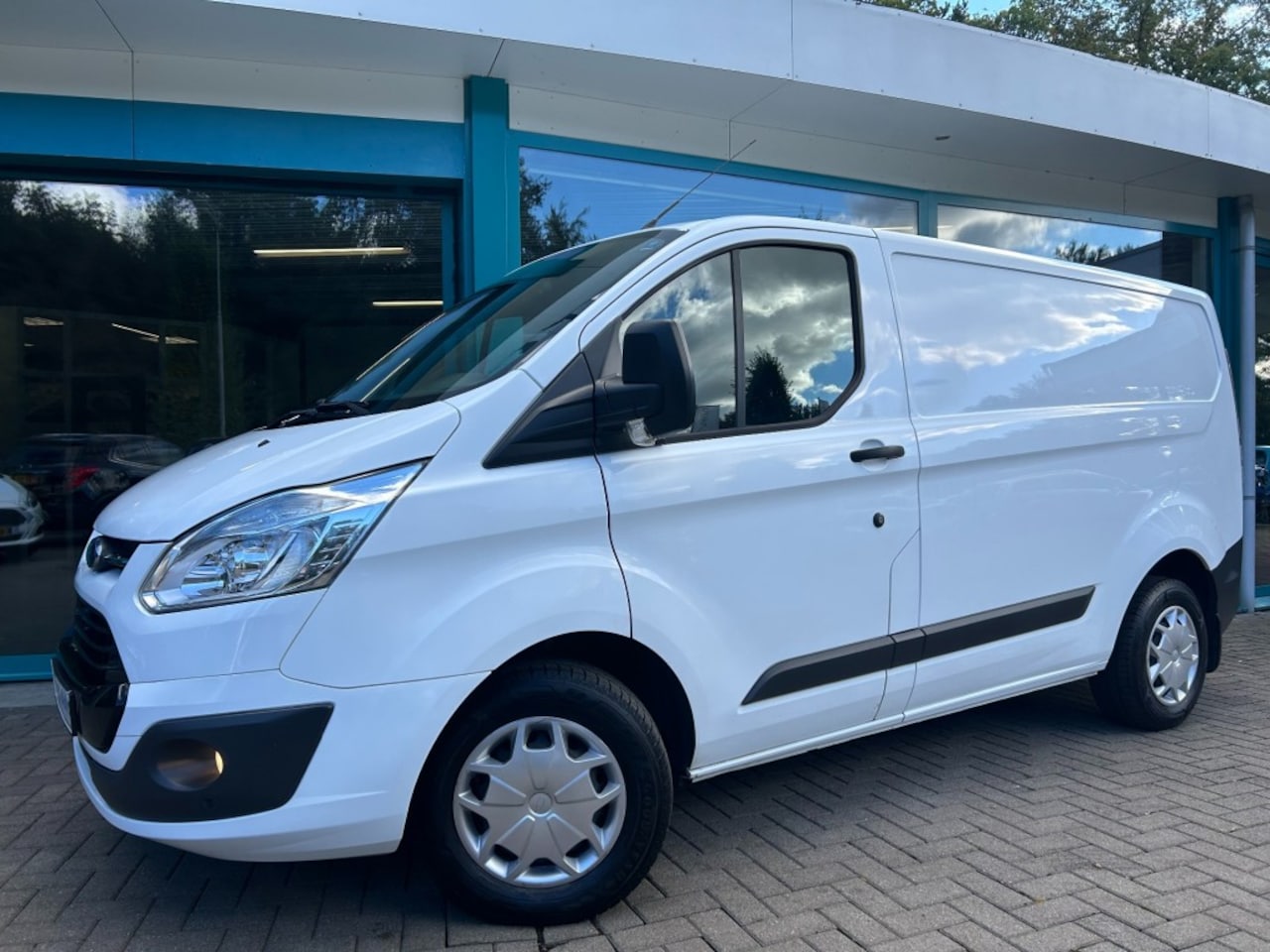 Ford Transit - CUSTOM 2.0 TDCI 310 Airco, Navi, Camera, Cruise, PDC - AutoWereld.nl