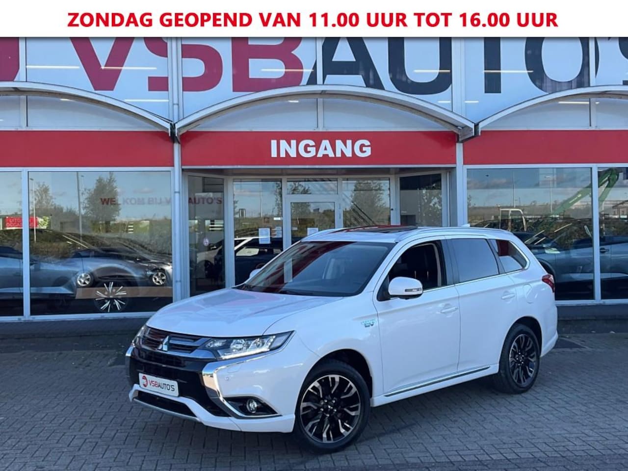 Mitsubishi Outlander - 2.0 PHEV AUT. 4WD LEER NAVI SCHUIFDAK CAMERA AIRCO LMV PDC - AutoWereld.nl