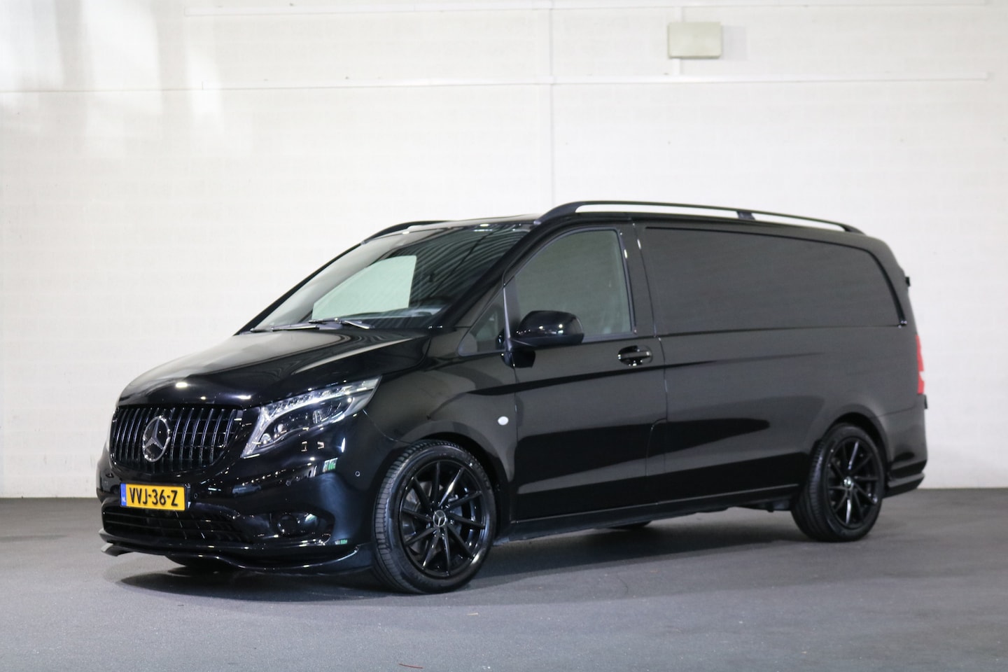 Mercedes-Benz Vito - 119 CDI Lang Automaat Black Edition Airco Leer Navigatie - AutoWereld.nl