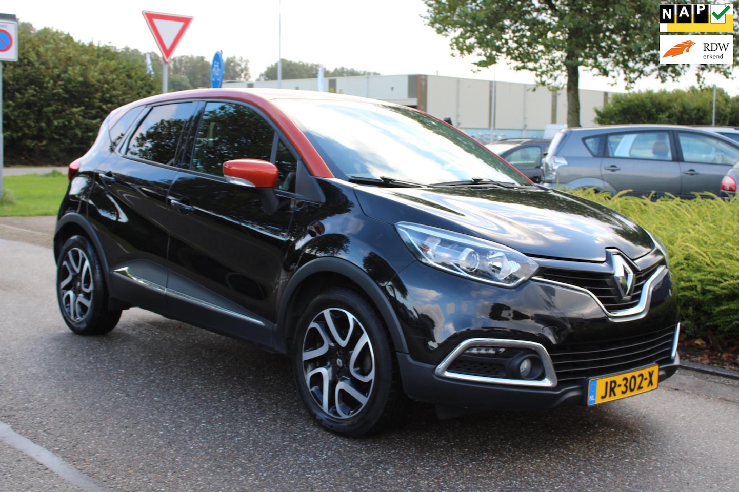 Renault Captur - 1.2 TCe 16v AUTOMAAT DYNAMIQUE-uitv/CLIMA AIRCO/LM-VELG/ISOFIX/NAVIGATIE/TREKHAAK/CRUISE C - AutoWereld.nl