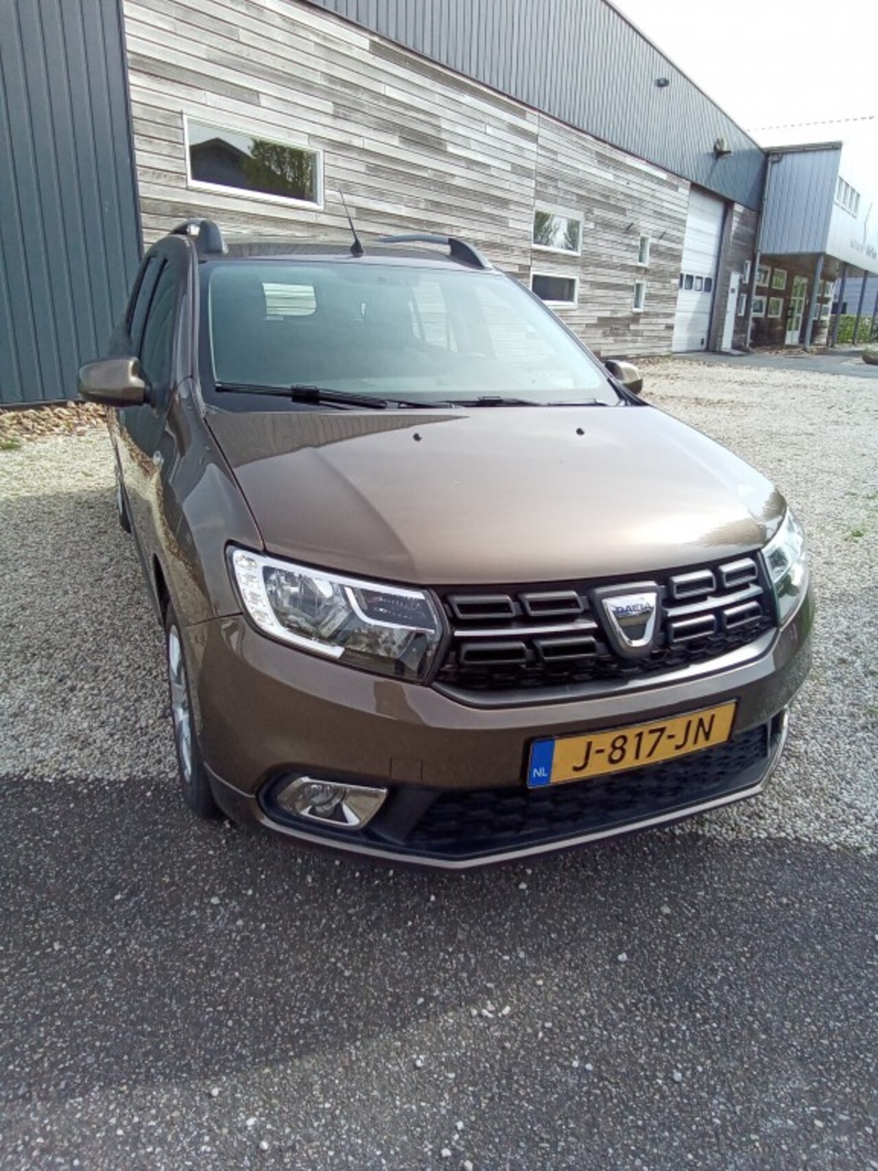 Dacia Logan - TCe90 Bi-fuel Airco,trekhaak, cruise,Navi,Bluethoot - AutoWereld.nl