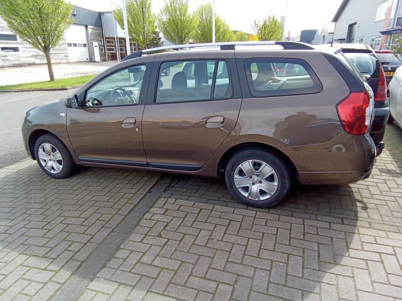 Dacia Logan - TCe90 Bi-fuel Airco,trekhaak, cruise,Navi,Bluethoot - AutoWereld.nl