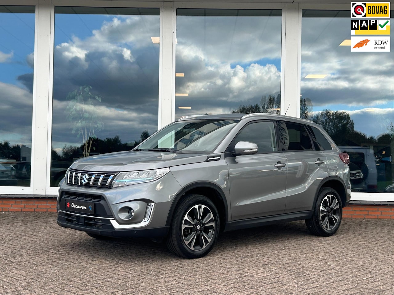 Suzuki Vitara - 1.4 Boosterjet Style Smart Hybrid - Navi - Camera - PDC - AutoWereld.nl