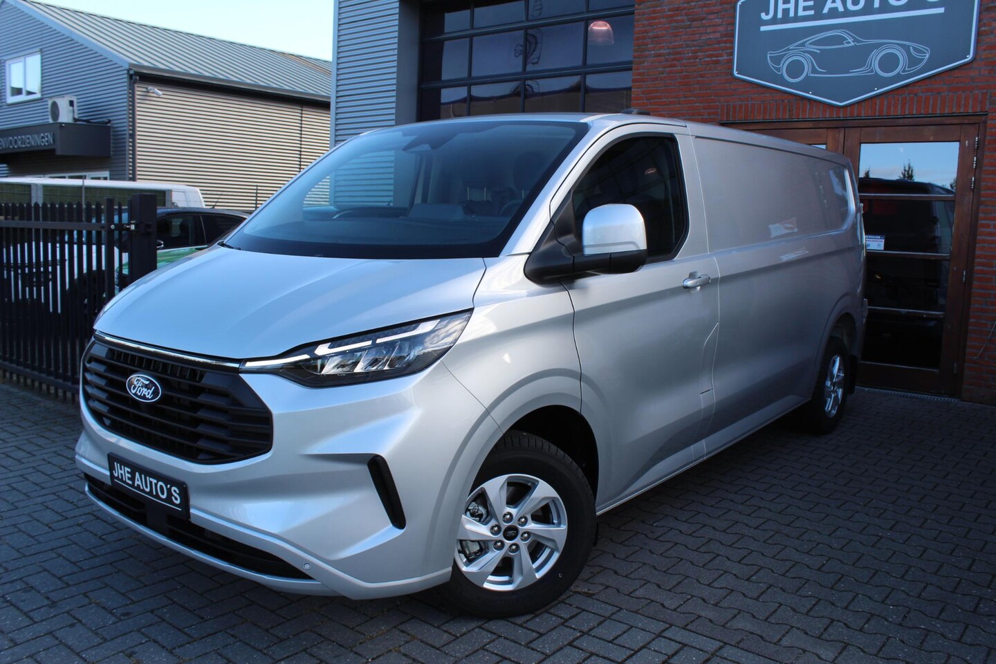 Ford Transit Custom - 320 2.0 TDCI L2H1 Limited 320 2.0 TDCI L2H1 Limited - AutoWereld.nl