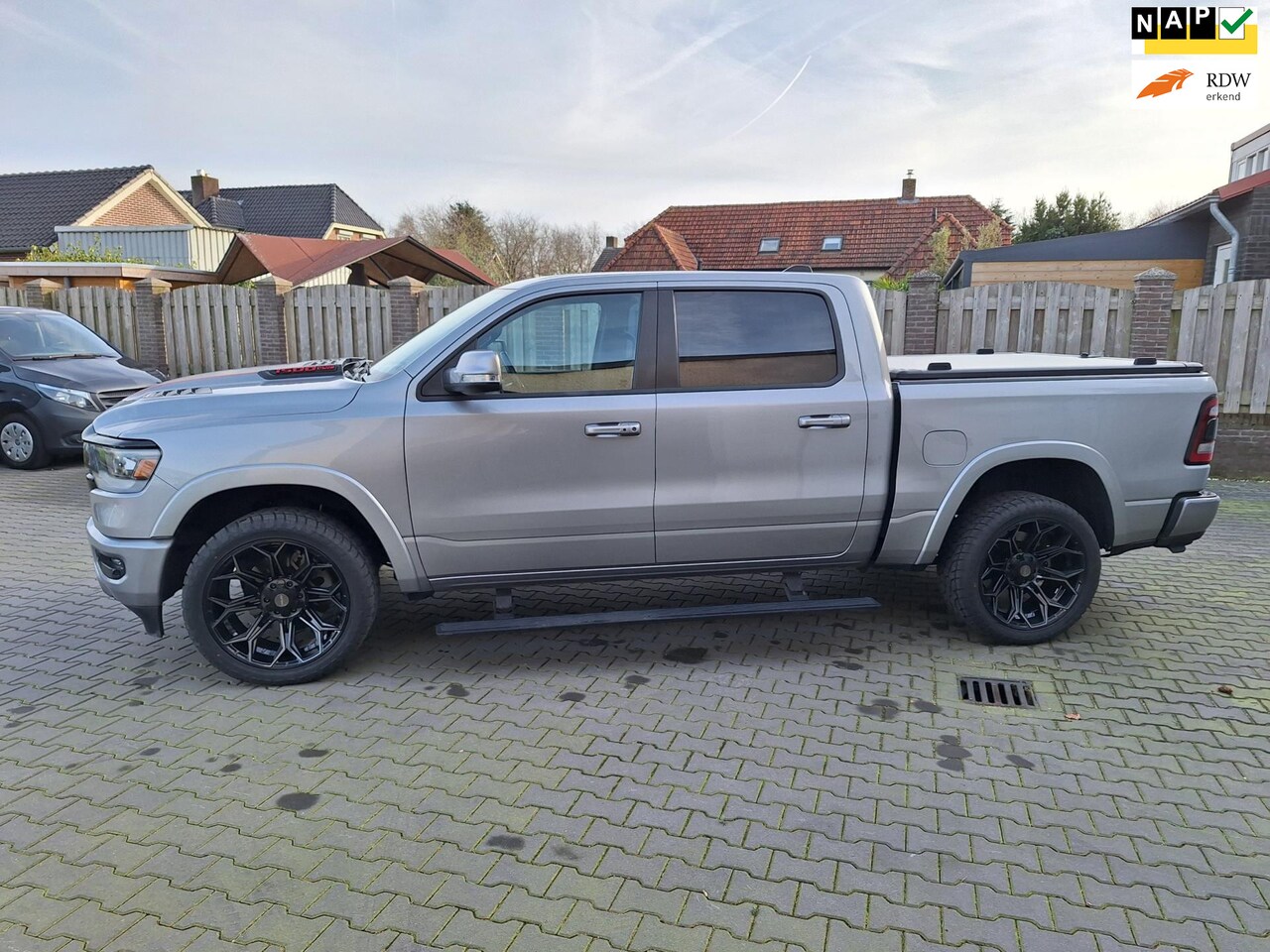 Dodge Ram 1500 - 5.7 V8 4x4 Crew Cab Laramie 5.7 V8 4x4 Crew Cab Laramie - AutoWereld.nl