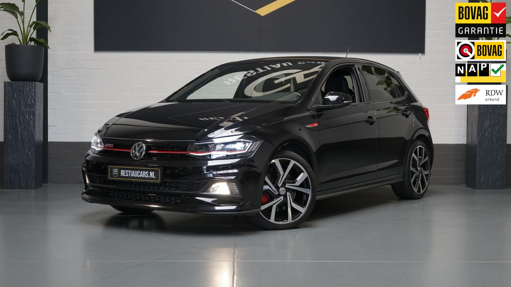 Volkswagen Polo - 2.0 TSI GTI AUTOMAAT ACC-ALCANTARA-BLINDSPOT-CAMERA-KEYLESS-NAVIGATIE-WINTERPAKKET-VIRTUEE - AutoWereld.nl