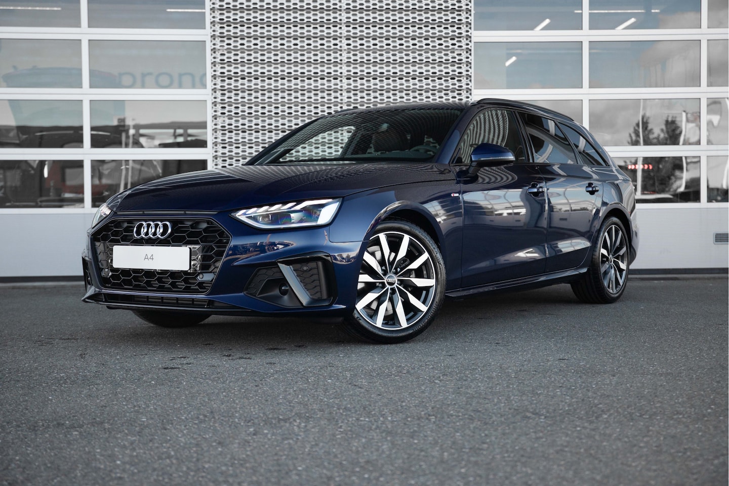 Audi A4 Avant - 35 TFSI S edition Competition | Stoelverwarming - AutoWereld.nl