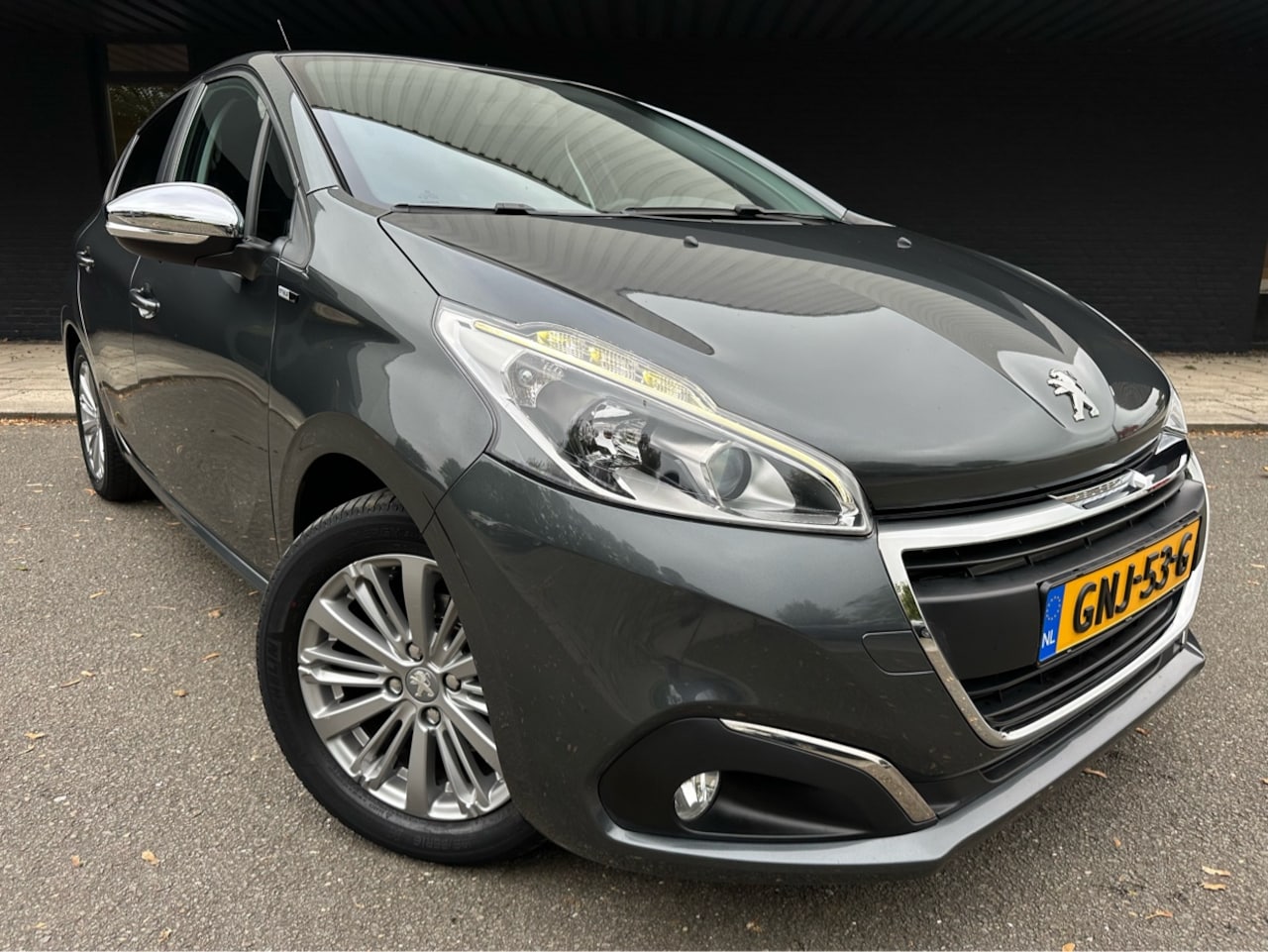 Peugeot 208 - 1.2 PureTech Allure // Trekhaak // Cruise control // - AutoWereld.nl