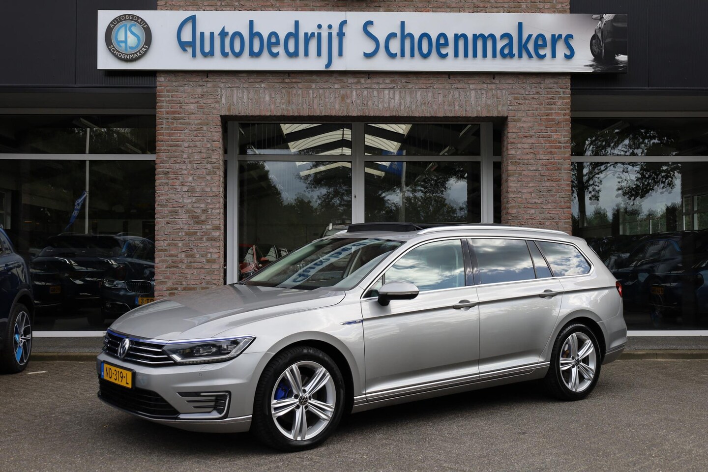 Volkswagen Passat Variant - 1.4 TSI GTE Connected Series Plus PANO CARPLAY TREKHAAK STOELVERWARMING DAB 18"LMV SFEERVE - AutoWereld.nl