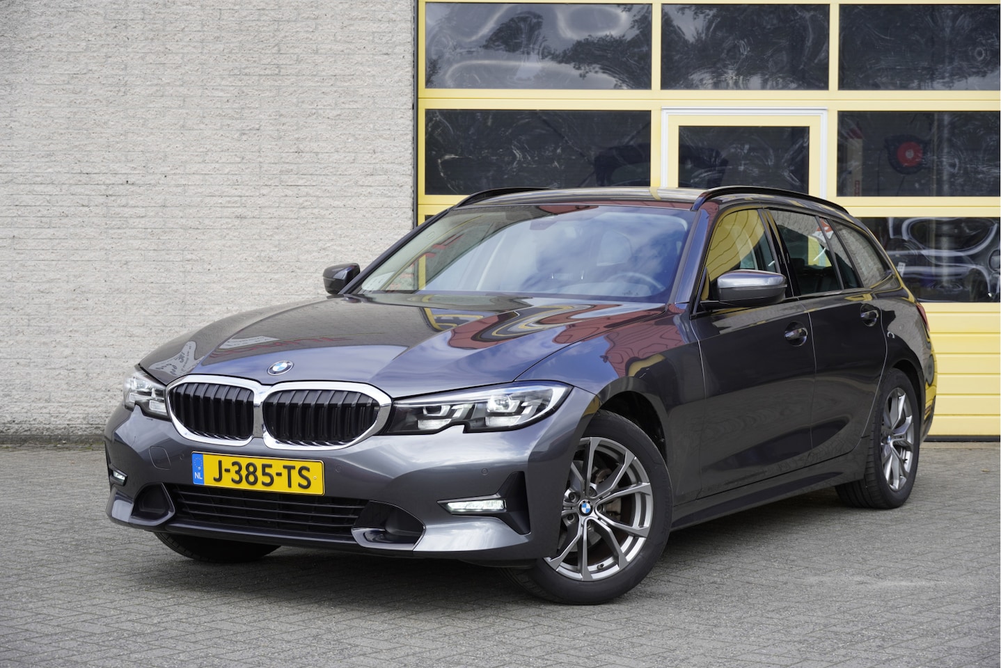 BMW 3-serie Touring - 320i 184PK! Executive Sport BJ2020 Lmv 17" | Led V+A | Pdc | Navi | Luxe raamlijsten | Lux - AutoWereld.nl