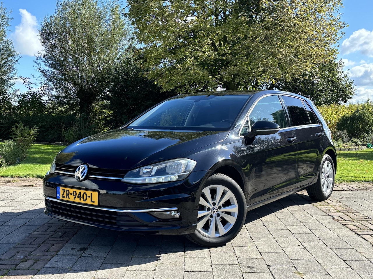 Volkswagen Golf - 1.0 TSI Comfortline Business Navi | Carplay | Adapt. Cruise - AutoWereld.nl