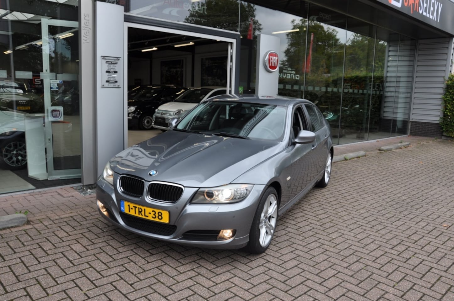 BMW 3-serie - 320i High Executive 320i High Executive - AutoWereld.nl