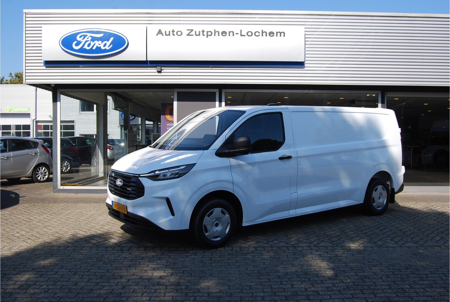 Ford Transit Custom - 320 2.0 TDCI L2H1 Trend 136PK | NAVIGATIE | TREKHAAK | ADAPT.CRUISE | BLIS | APPLE CARPLAY - AutoWereld.nl