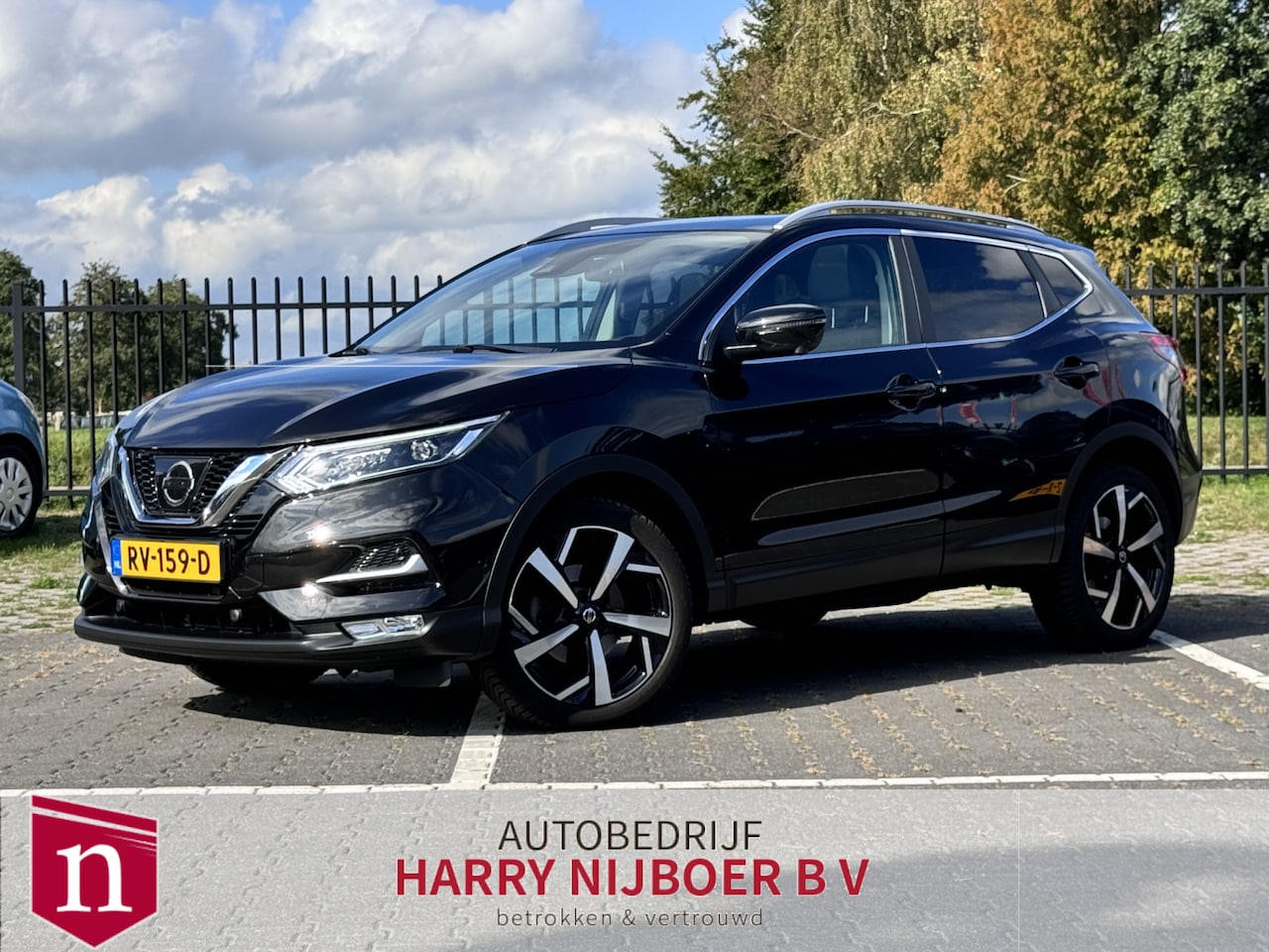 Nissan Qashqai - 1.2 Tekna + Panoramadak / 19" lm Velg / Led enz enz - AutoWereld.nl