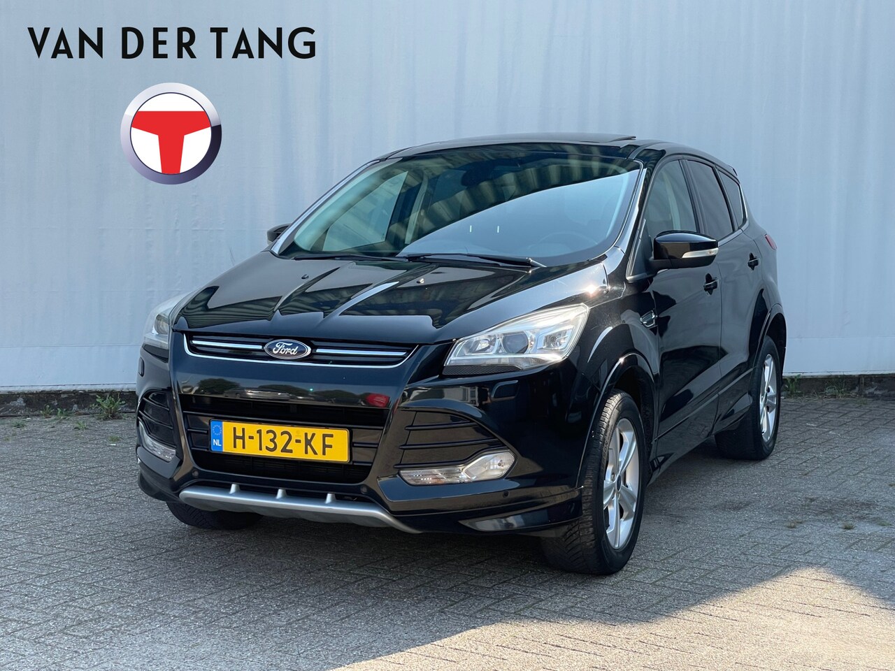 Ford Kuga - 1.5 Titanium Plus 4WD Pano/leer/nav - AutoWereld.nl