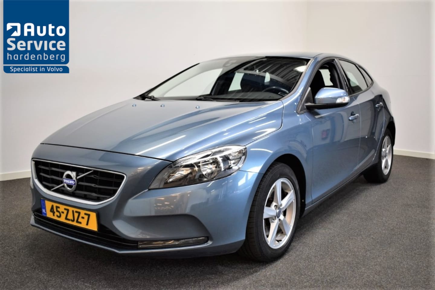 Volvo V40 - 1.6 T3 150pk Kinetic Navi/ Camera/ Cruise/ PDC/ Digitaal dashboard - AutoWereld.nl