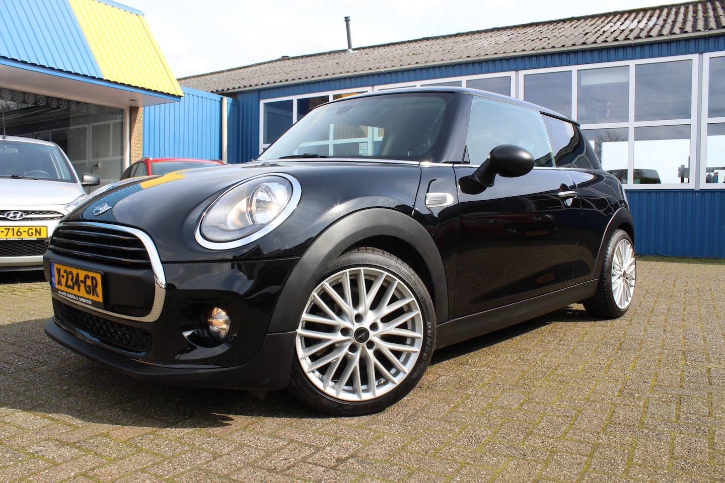 MINI One - 1.2i "Business" Clima - Navi - Automaat !!! 102 Pk - AutoWereld.nl