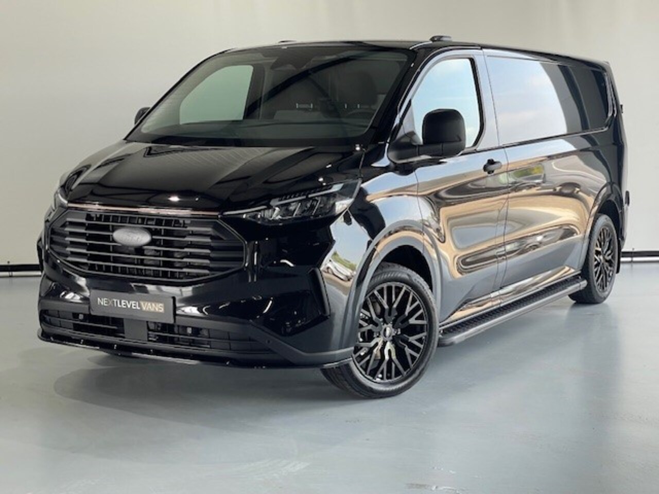 Ford Transit Custom - 300 2.0 TDCI L2H1 136 PK NEXT LEVEL EDITION / BR / Navi / Camera / Leder - AutoWereld.nl