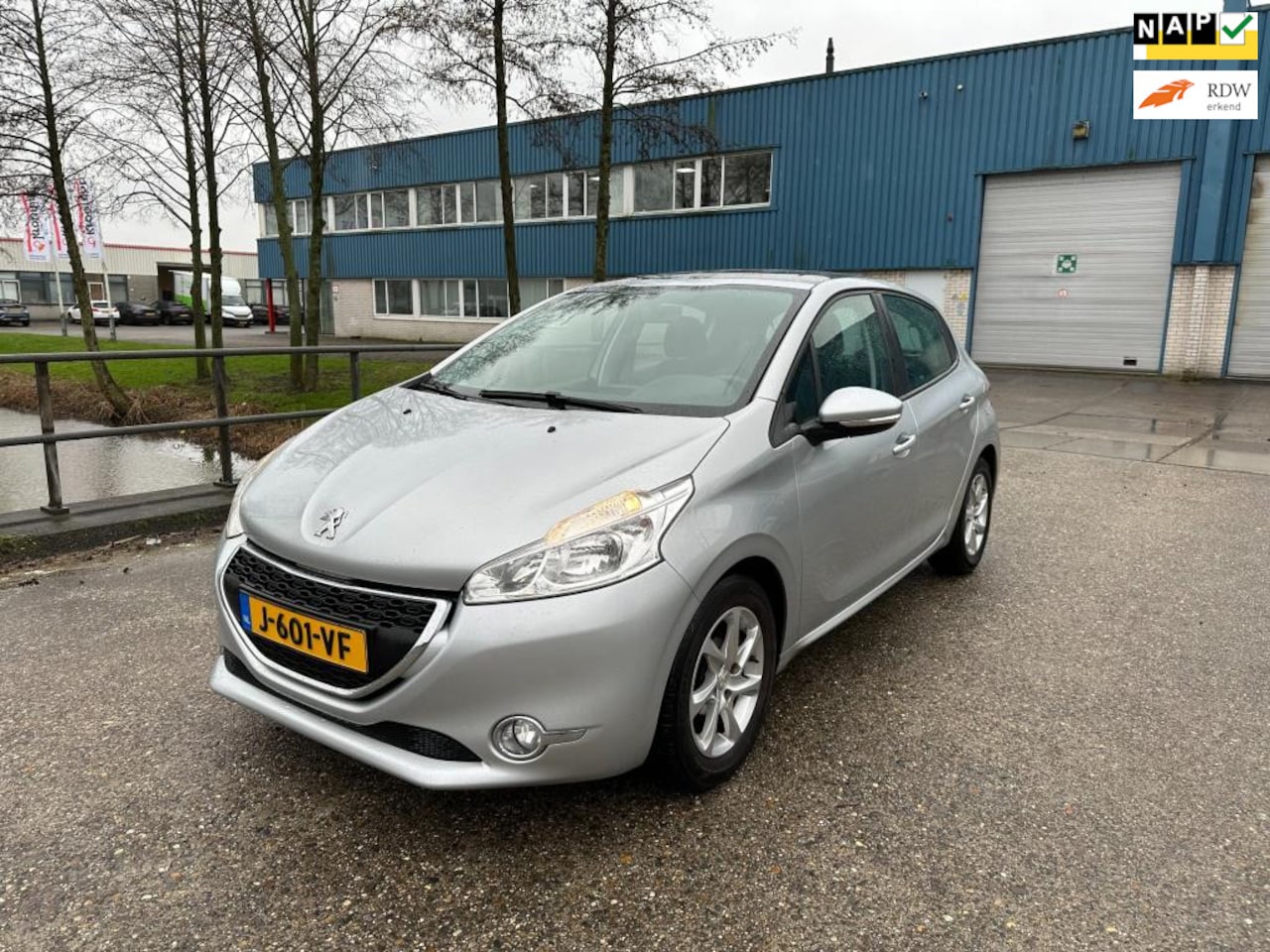 Peugeot 208 - 1.2 VTi Active PANO! NAVI! Airco! 89.000 KM APK! - AutoWereld.nl