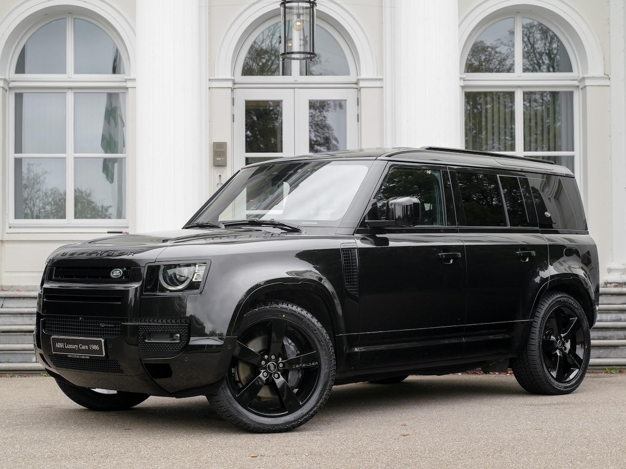 Land Rover Defender 110 - 2.0 P400e 110 X-Dynamic SE | 22 inch velgen | Blackpack | 11,4 scherm | 360 camera | Lucht - AutoWereld.nl