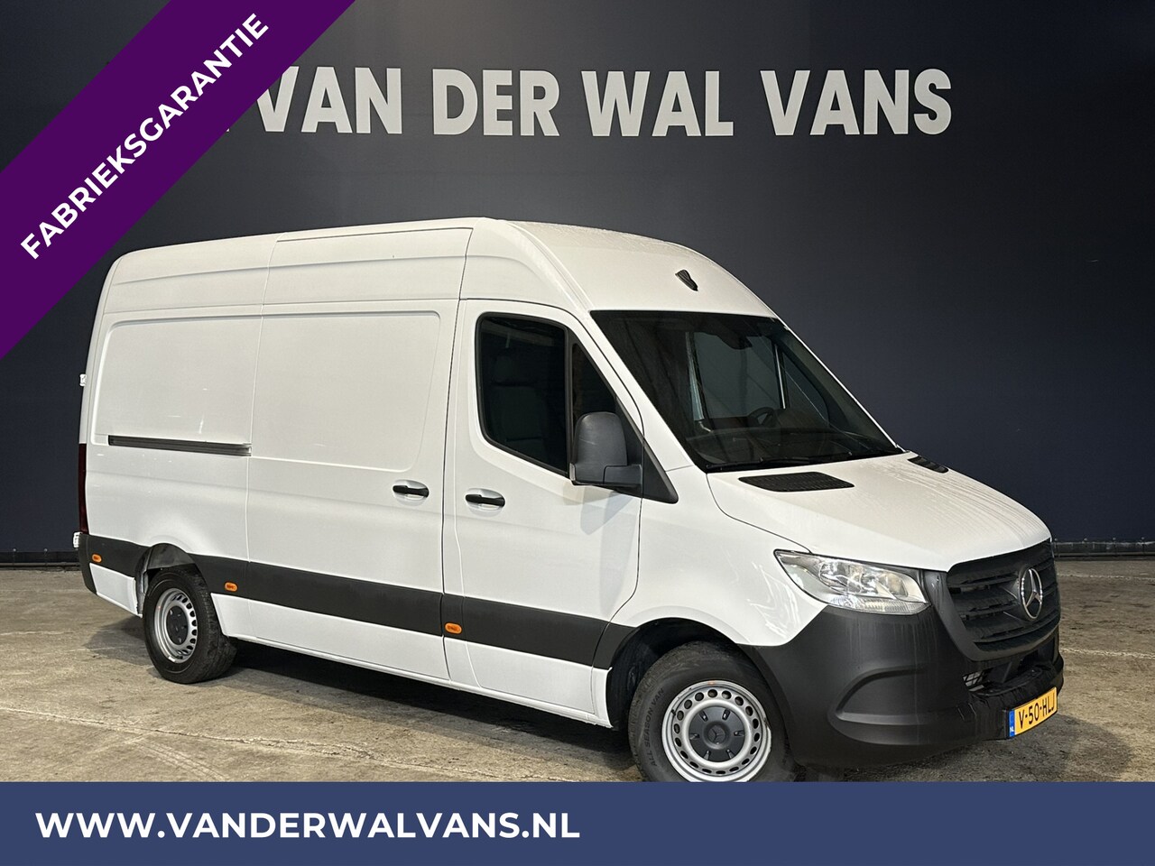 Mercedes-Benz Sprinter - 317 CDI 170pk L2H2 Fabrieksgarantie Euro6 Airco | Camera | Stoelverwarming | Apple Carplay - AutoWereld.nl