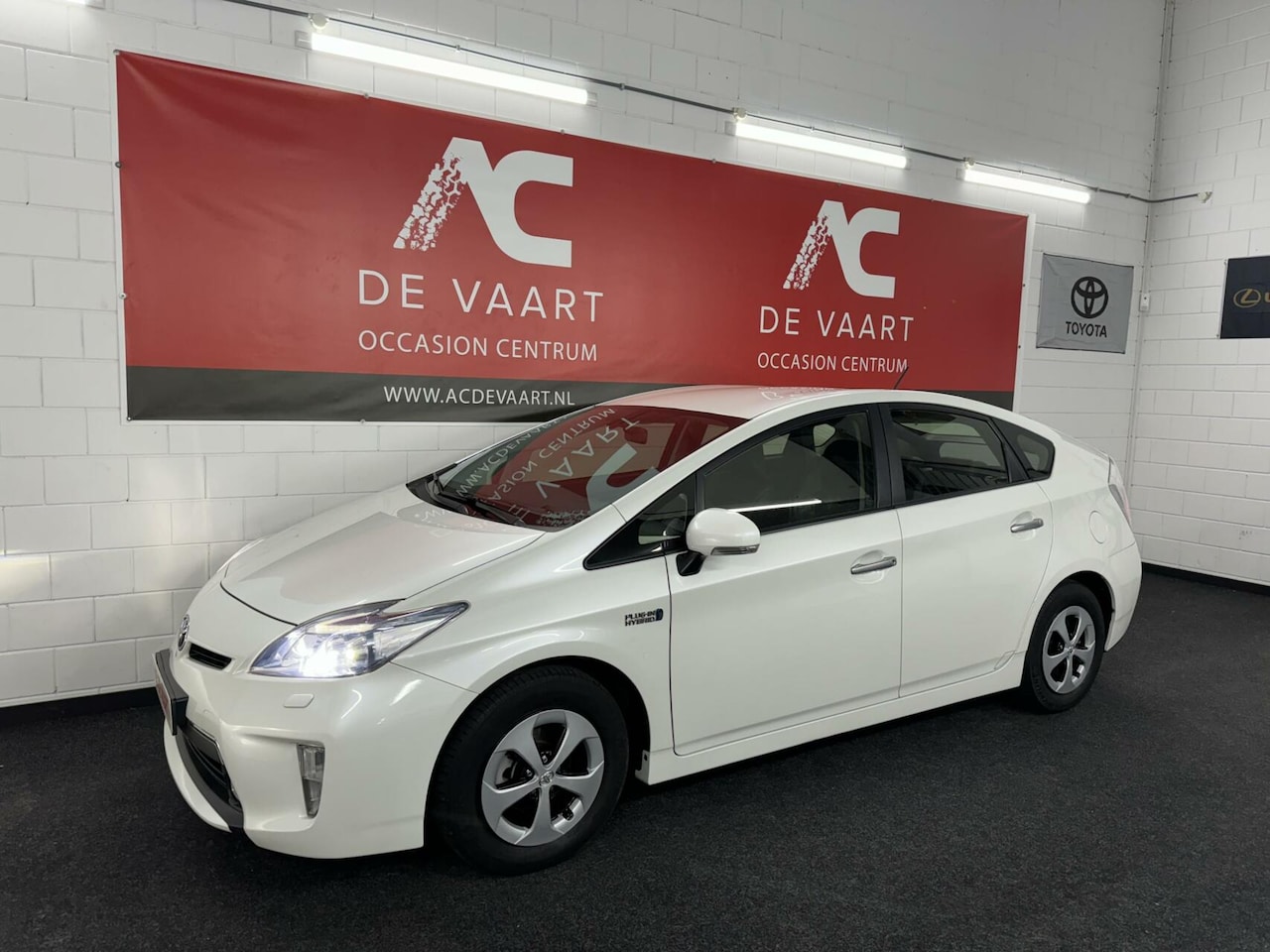 Toyota Prius - 1.8 Plug-in Executive - NAVI/LEER/CAMERA/NAP - AutoWereld.nl