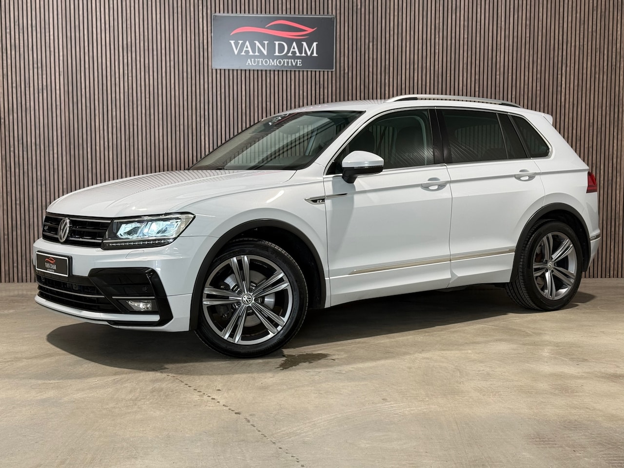 Volkswagen Tiguan - 2.0 TSI 4Motion R-Line 2018 DSG XENON LEDER - AutoWereld.nl