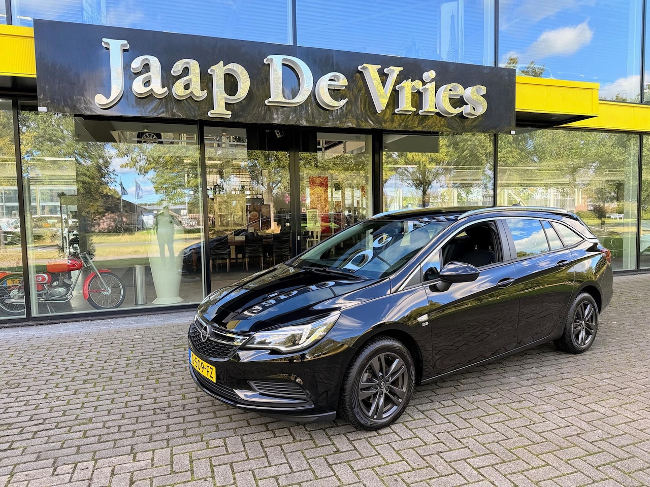 Opel Astra Sports Tourer - 1.0 Turbo 120 Jaar Edition 1.0 Turbo 120 Jaar Edition - AutoWereld.nl