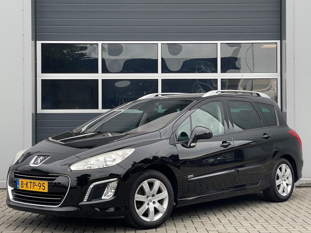 Peugeot 308 SW - 1.6 THP Sportium | Navi | PDC v+a | Climate control | Cruise control | Trekhaak - AutoWereld.nl