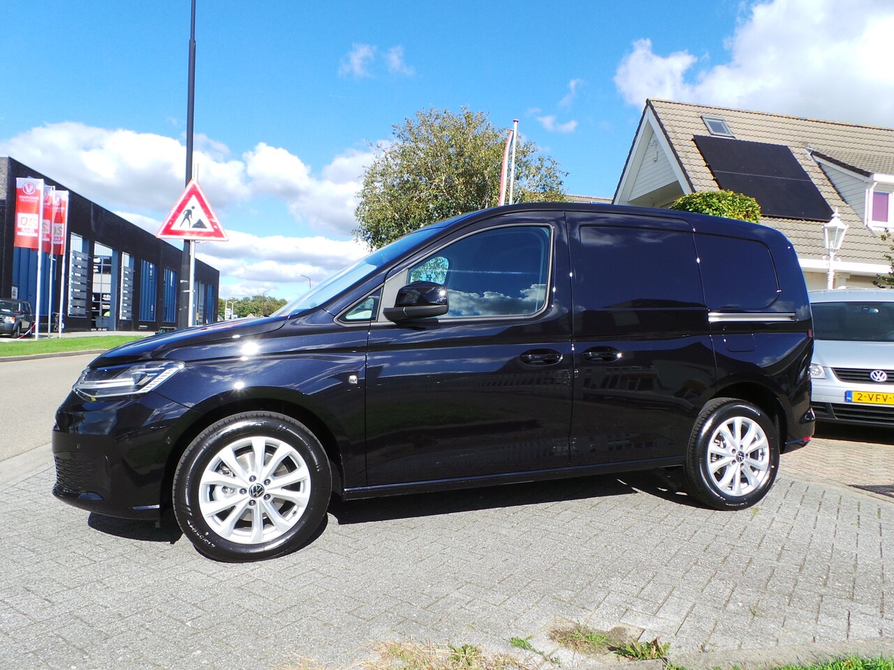 Volkswagen Caddy Cargo - 1.5 TSI 116pk Aut.Style NIEUW Navi,Cruise,Airco,Pdc,Lmv,Trekh 2 schuifdeuren - AutoWereld.nl