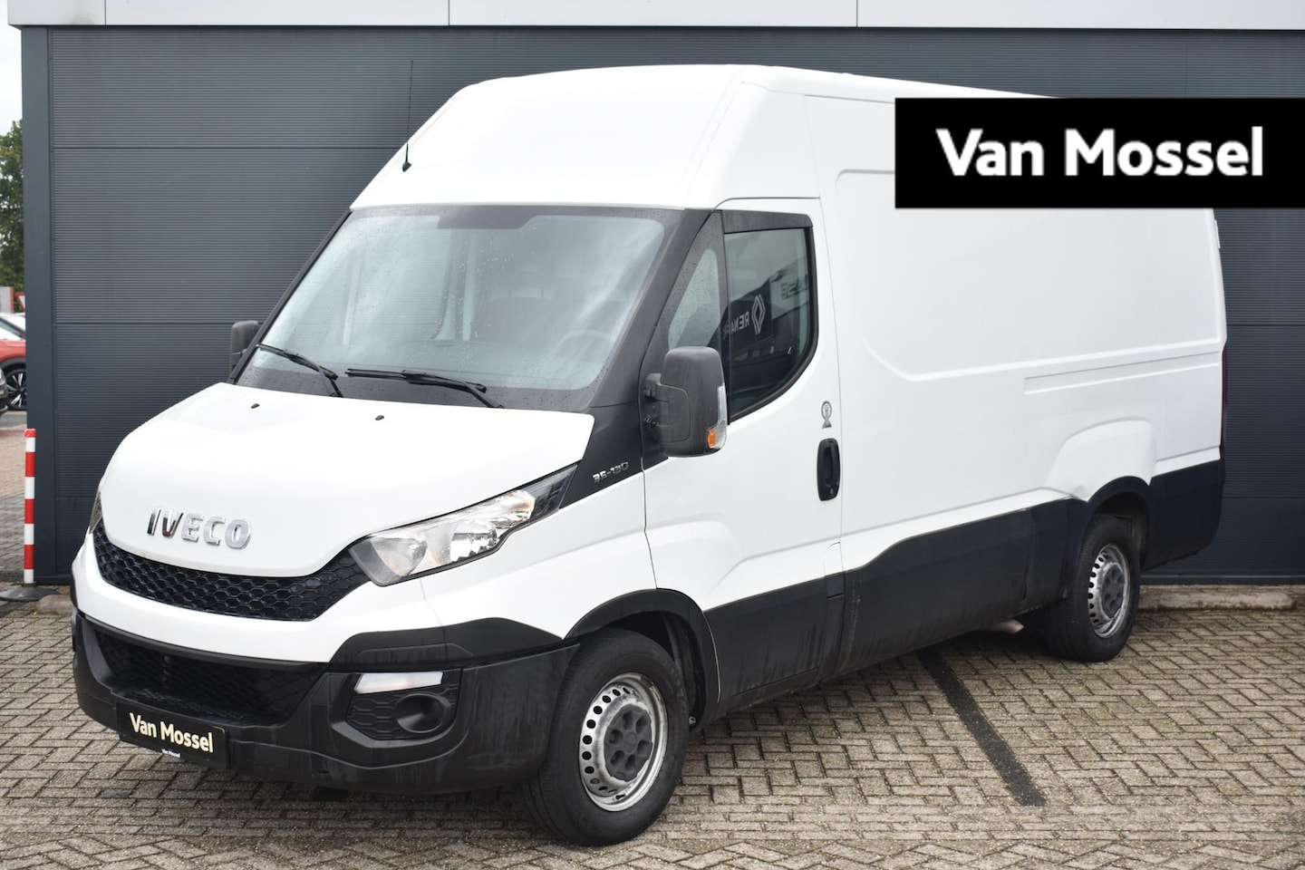 Iveco Daily - 35S13V 2.3 352 H3 127pk | Cruise control | Airconditioning | Trekhaak | Bluetooth - AutoWereld.nl