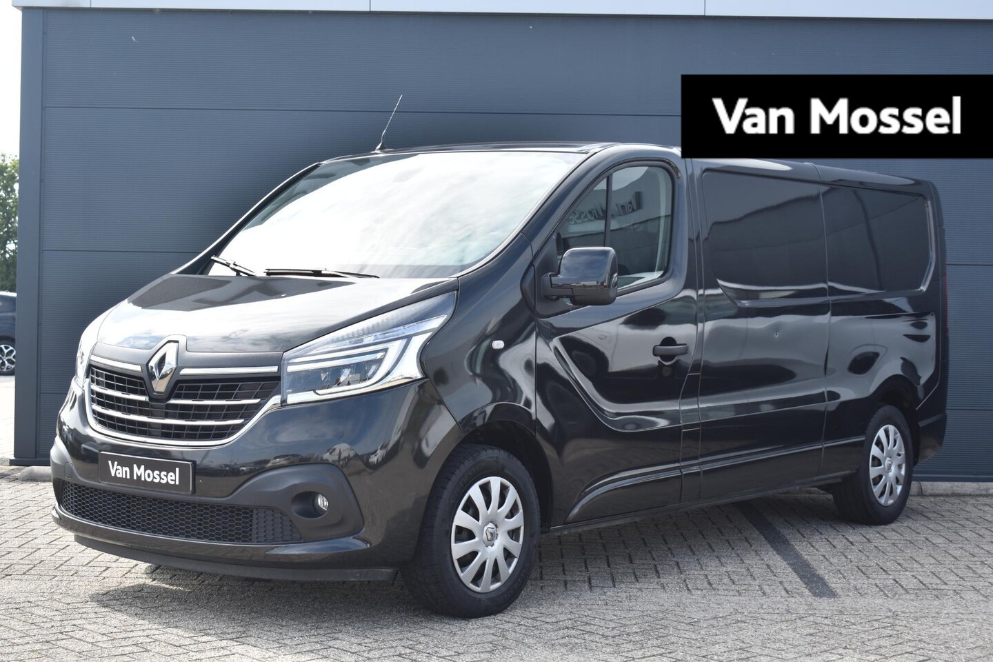 Renault Trafic - 2.0 dCi T29 L2H1 Business EDC 145pk | Automaat | Climate control | Achteruitrijcamera + Pa - AutoWereld.nl