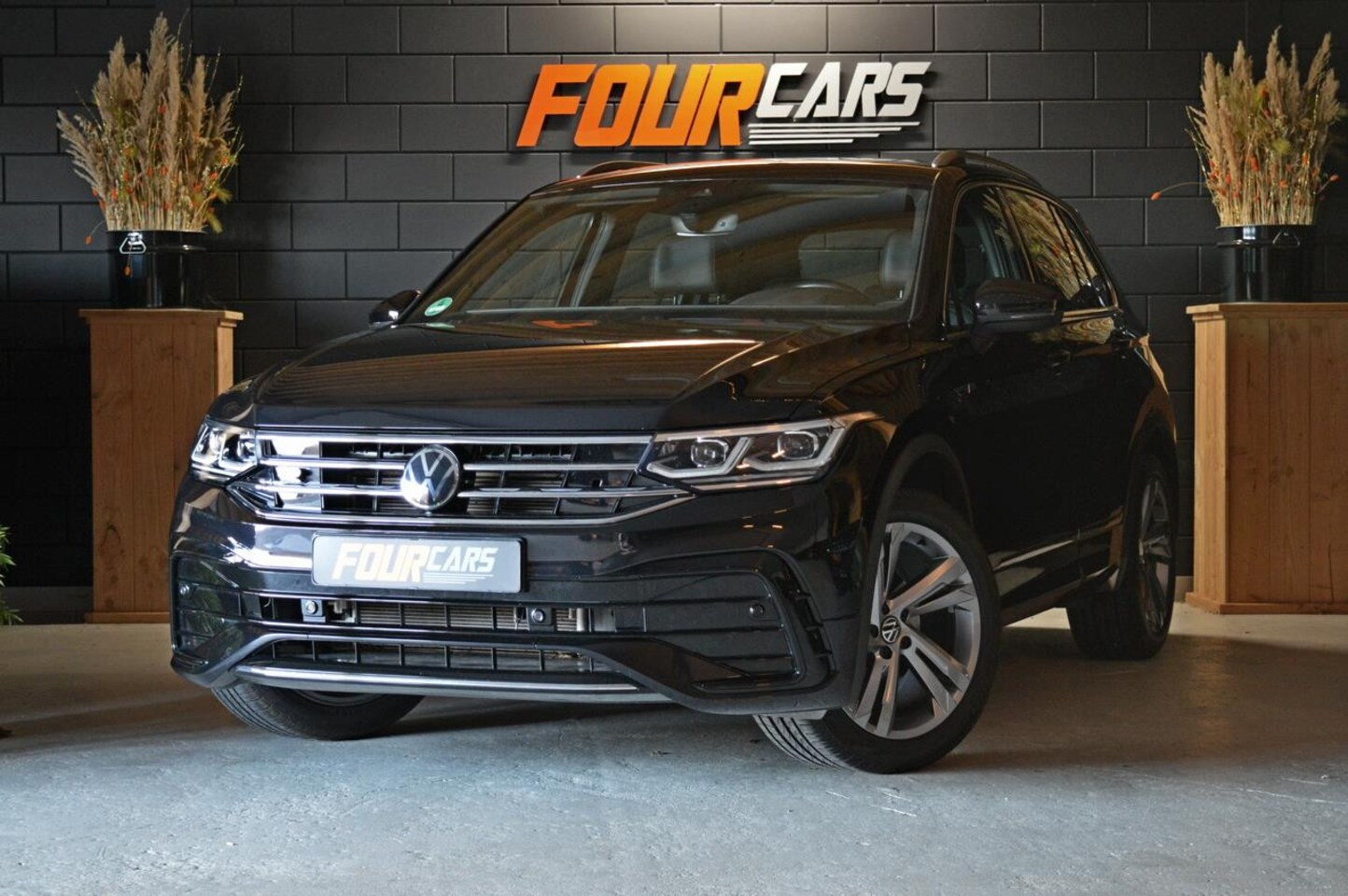 Volkswagen Tiguan - 1.5 TSI R-Line Business+ | 2021 | 40.000 KM | Panoramadak | Apple Carplay | Achteruitrijca - AutoWereld.nl