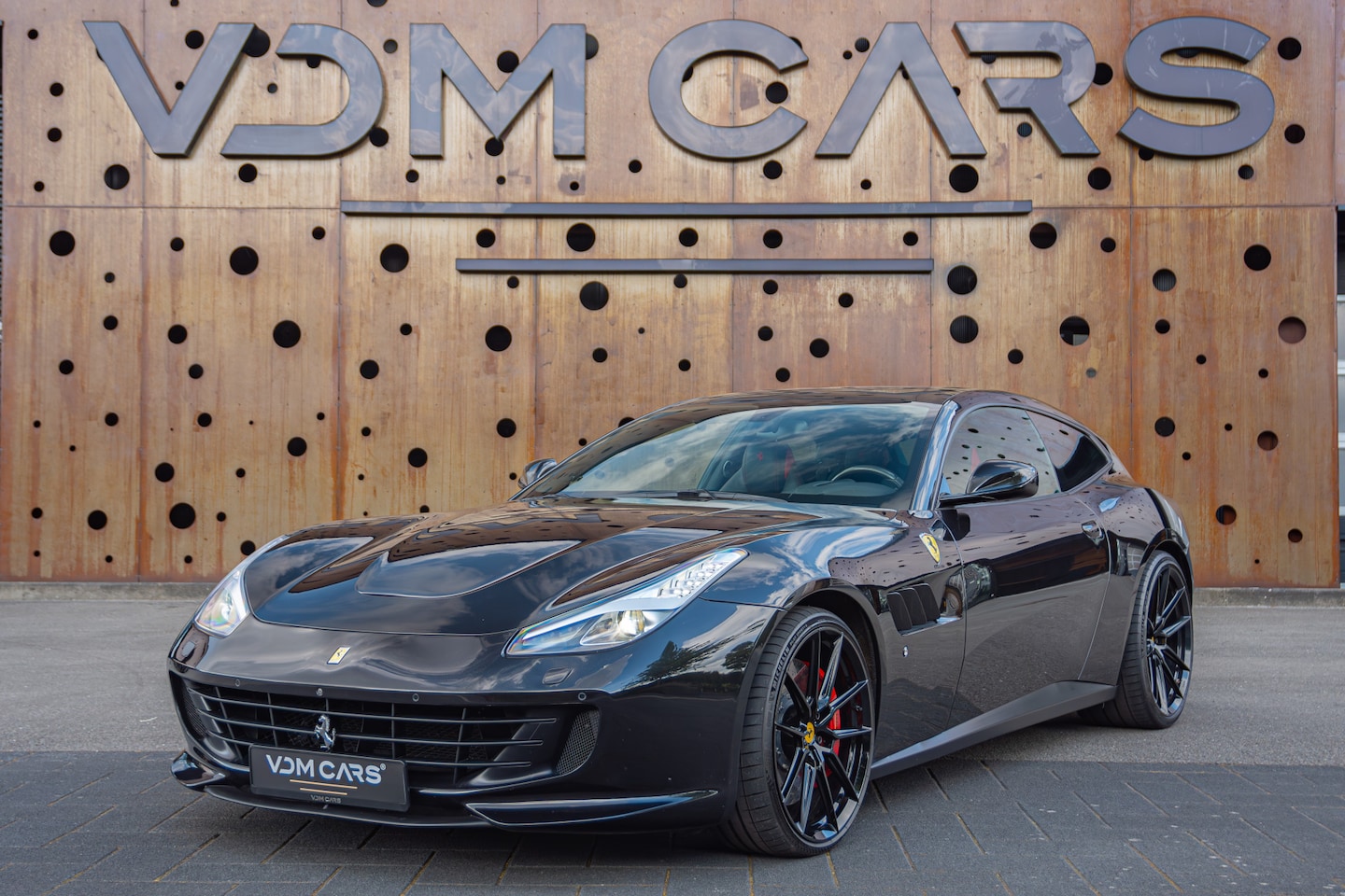 Ferrari GTC4 - 6.3 V12 Lusso | NOVITEC | Carbon | Pass. Display | LIFT | CarPlay | Panorama | VOL! | - AutoWereld.nl