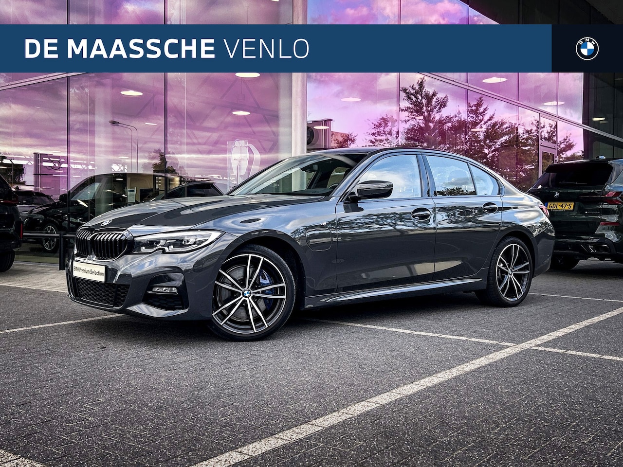 BMW 3-serie - 330e High Executive M Sport Automaat / Sportstoelen / LED / Live Cockpit Professional / Pa - AutoWereld.nl