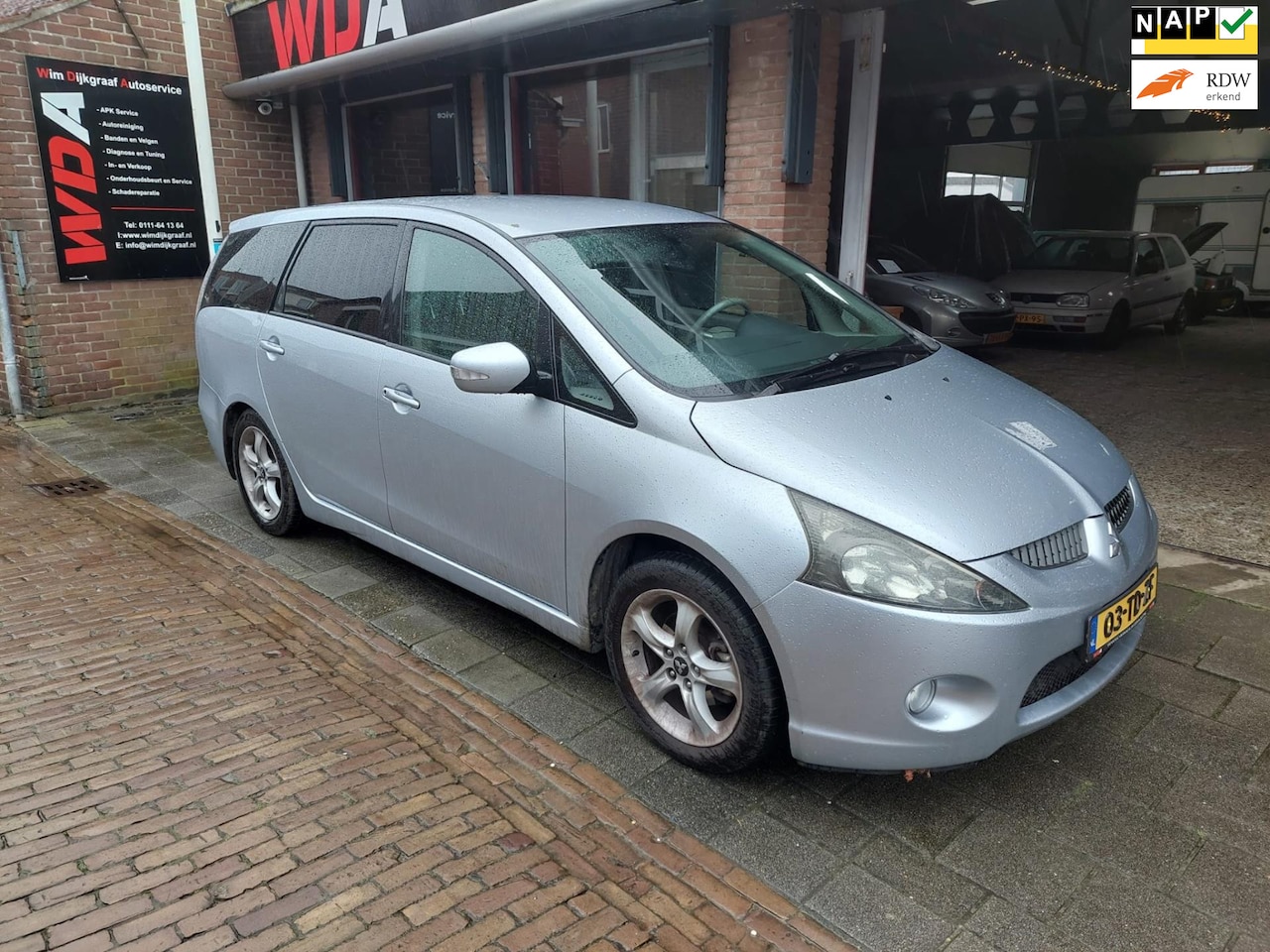 Mitsubishi Grandis - 2.4-16V Intense 7 persoons - AutoWereld.nl