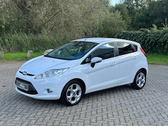 Ford Fiesta - 1.4 Titanium PDC I CLIMA I 97 PKI NWE APK I ZEE NETTE AUTO