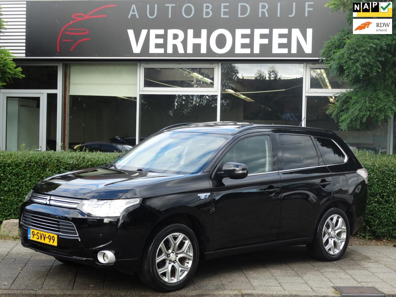 Mitsubishi Outlander - 2.0 PHEV Instyle - PANORAMADAK - XENON - CRUISE/CLIMATE CONTR - NAVIGATIE - LEDER !! - AutoWereld.nl