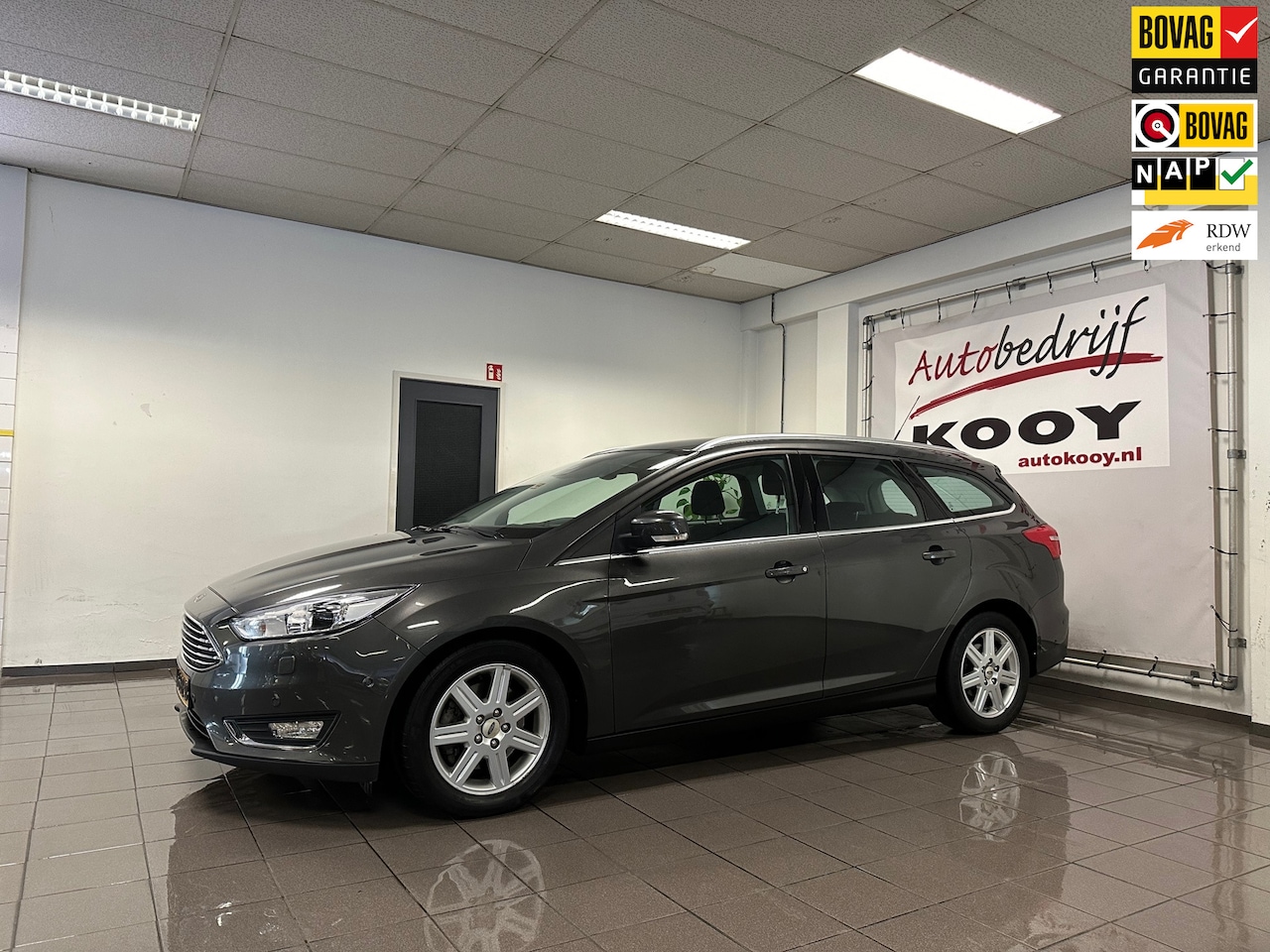 Ford Focus Wagon - 1.5 Titanium * Automaat / Navigatie / Cruise control / NL Auto * - AutoWereld.nl