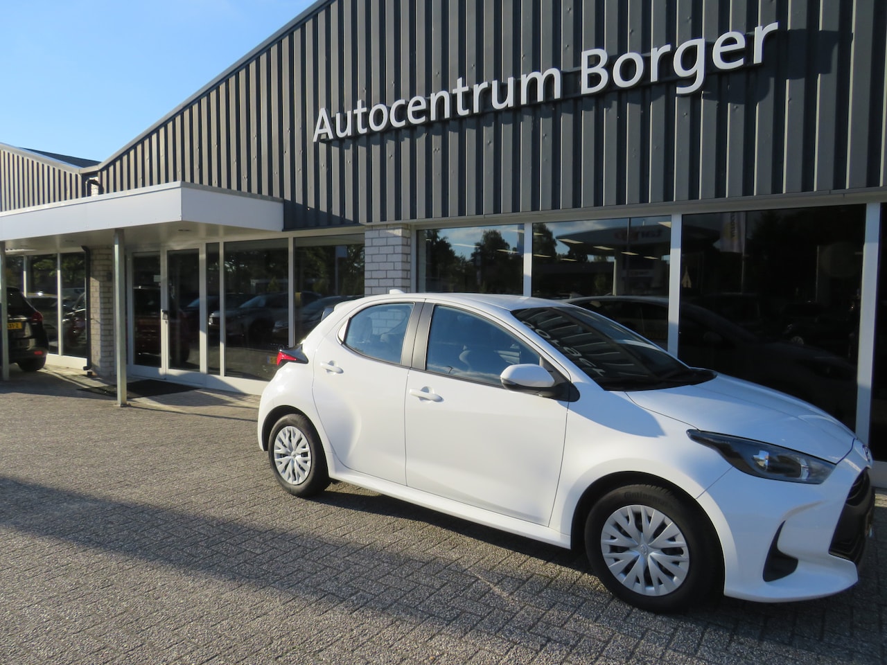 Toyota Yaris - 1.5 Automaat Hybrid Active navi/clima /cruise/camera - AutoWereld.nl