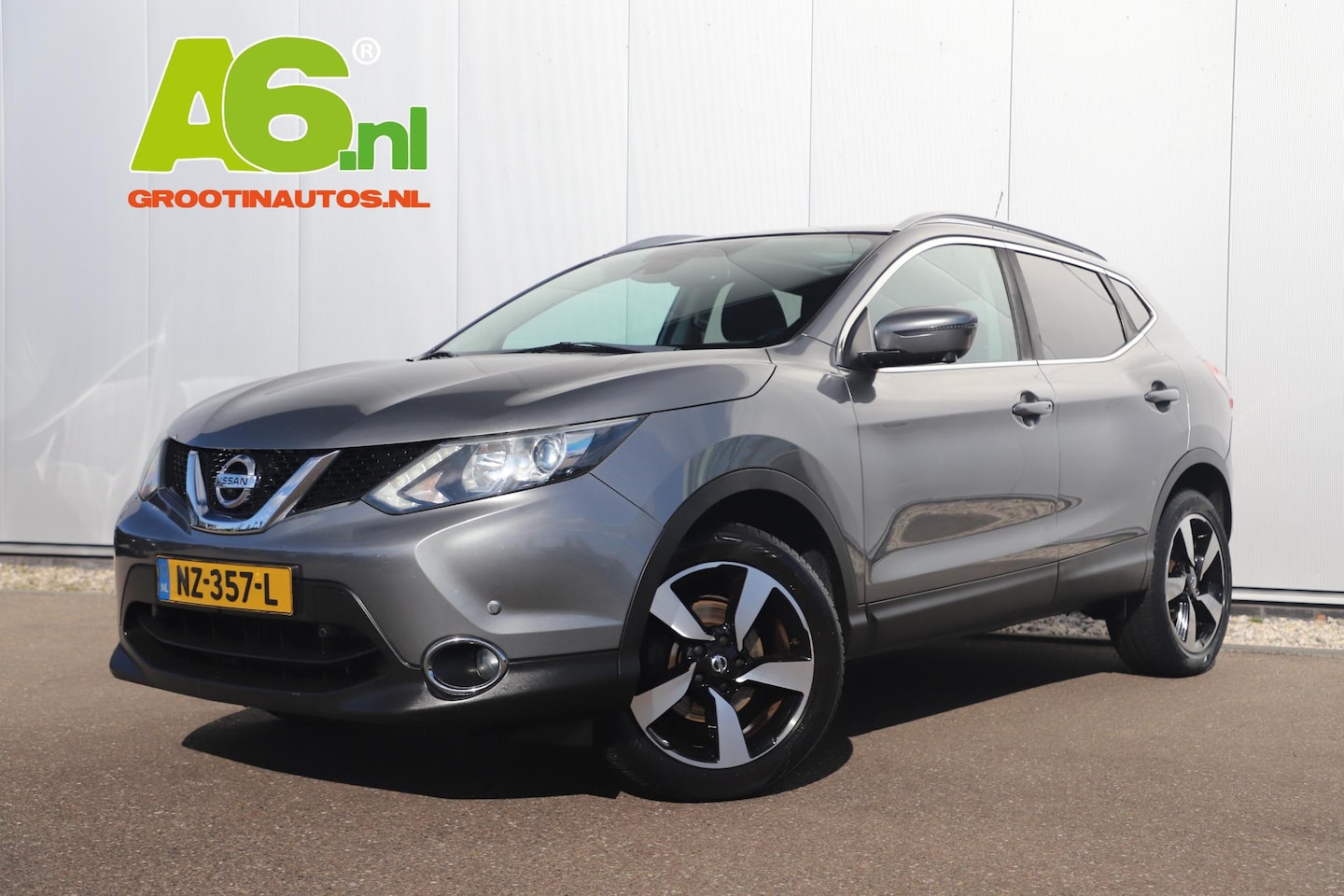 Nissan Qashqai - 1.2 N-Connecta Panoramadak Keyless 18 inch Navigatie 360 Camera Clima Cruise Getint Glas B - AutoWereld.nl