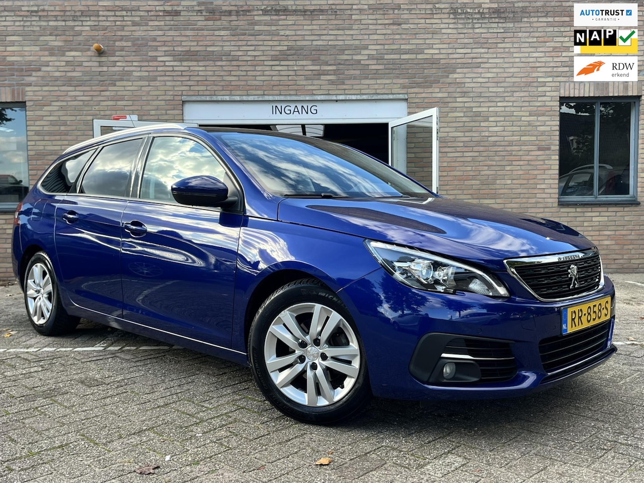 Peugeot 308 SW - 1.2 PureTech Executive Pano dak Trekhaak Carplay - AutoWereld.nl