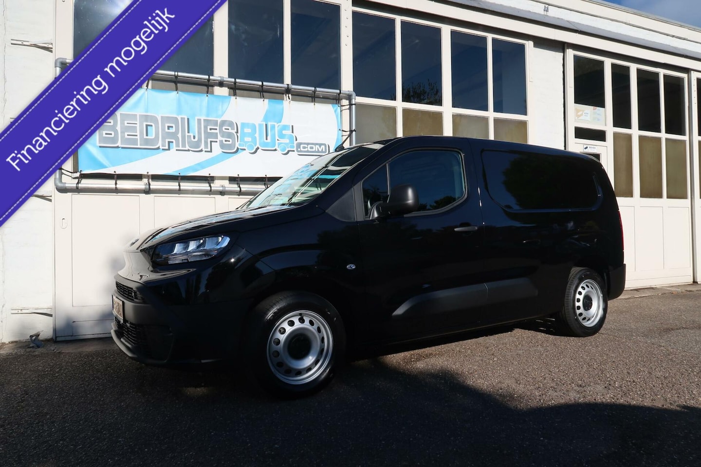 Toyota ProAce City - 1.5 D-4D Navigator L2 | AUTOMAAT | NIEUW | DIRECT LEVERBAAR! - AutoWereld.nl