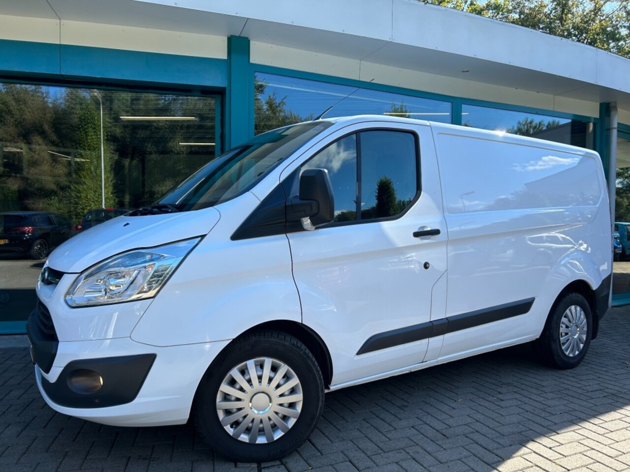 Ford Transit - CUSTOM 2.2TDCI Airco, Navi, Camera, Cruise, PDC - AutoWereld.nl