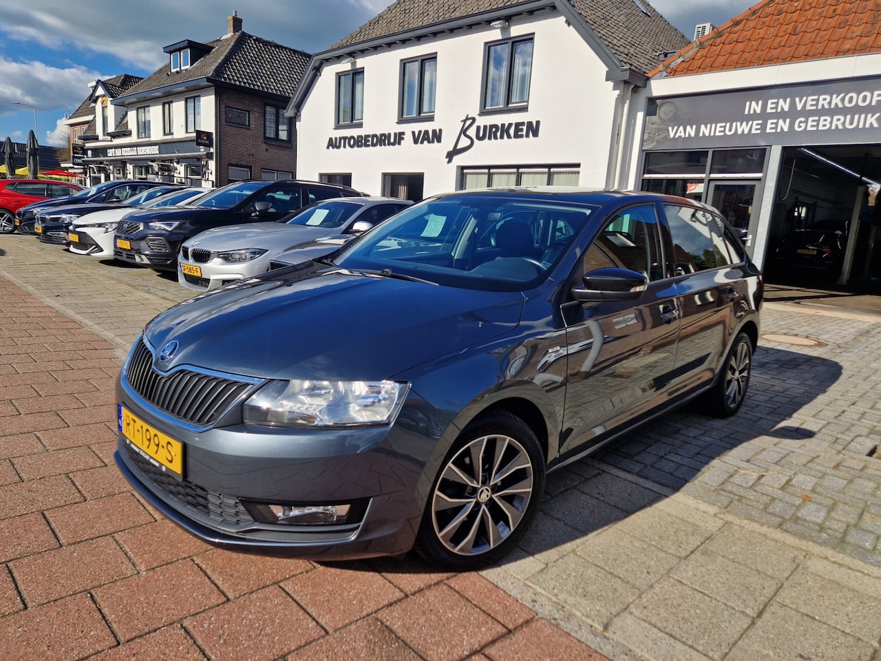 Skoda Rapid Spaceback - 1.0 TSI Greentech Drive 1.0 TSI Greentech Drive, Panoramadak,Navigatie,Trekhaak,Stoelverwarming - AutoWereld.nl