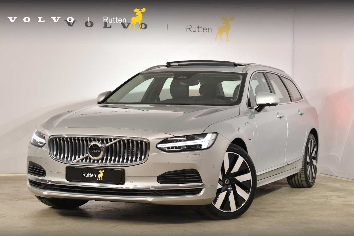 Volvo V90 - T6 350PK Recharge AWD Ultimate Bright Longe Range / Head Up Display / 360 Camera / Panoram - AutoWereld.nl